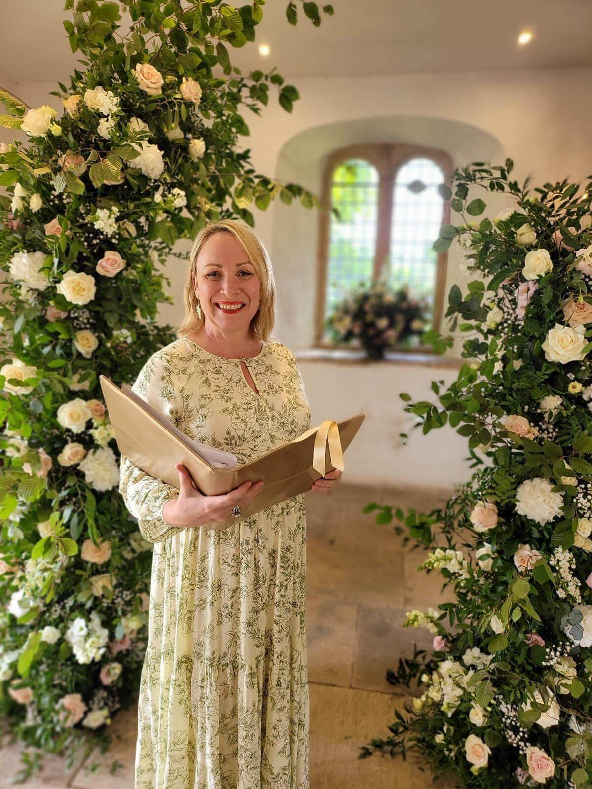 Maxine Ward Wedding Celebrant about to begin a ceremony